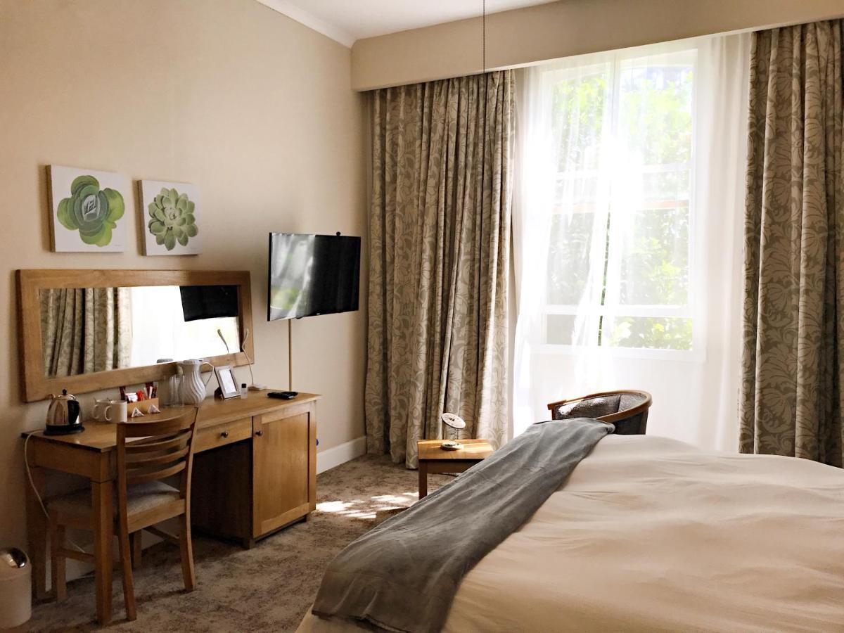 Milner Manor Hotel เกรแฮมส์ทาวน์ ภายนอก รูปภาพ