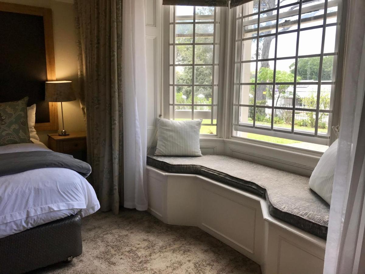 Milner Manor Hotel เกรแฮมส์ทาวน์ ภายนอก รูปภาพ