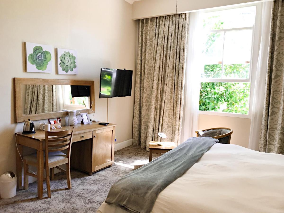 Milner Manor Hotel เกรแฮมส์ทาวน์ ภายนอก รูปภาพ
